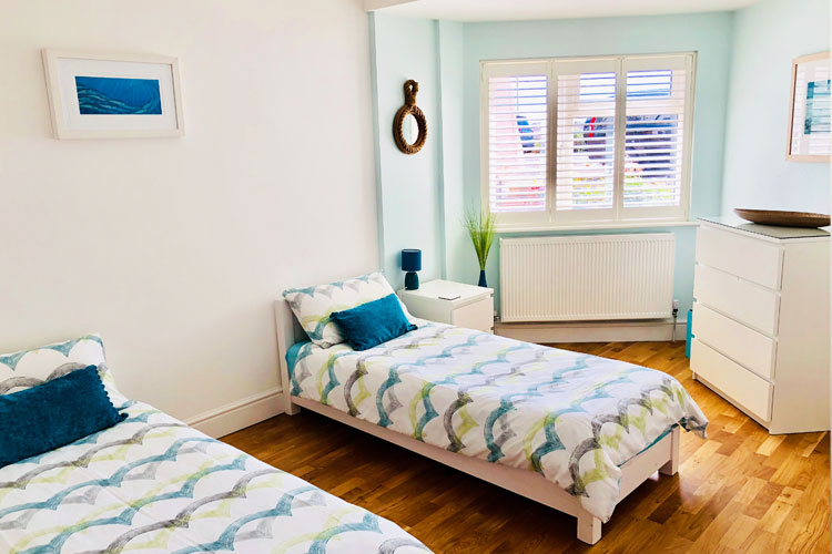 Second bedroom (twin beds)